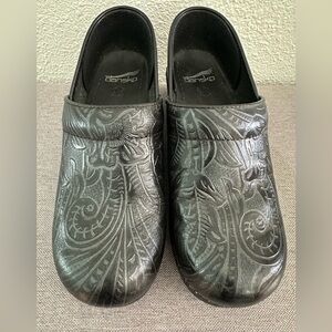 Dansko Black Slip-Resistant Clogs